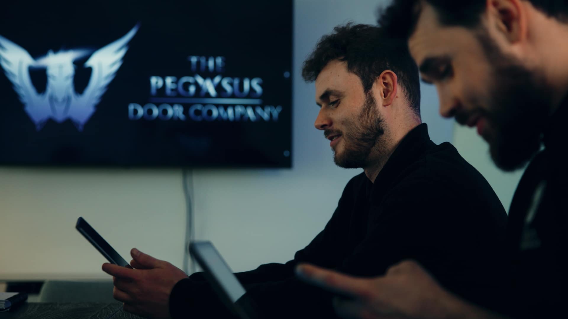 Two employees in a meeting