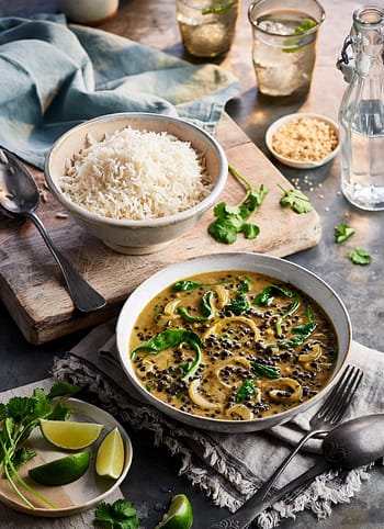Lentil curry with onions, spinach and Philadelphia