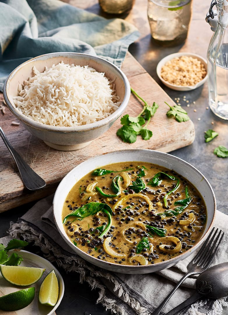 Lentil curry with onions, spinach and Philadelphia